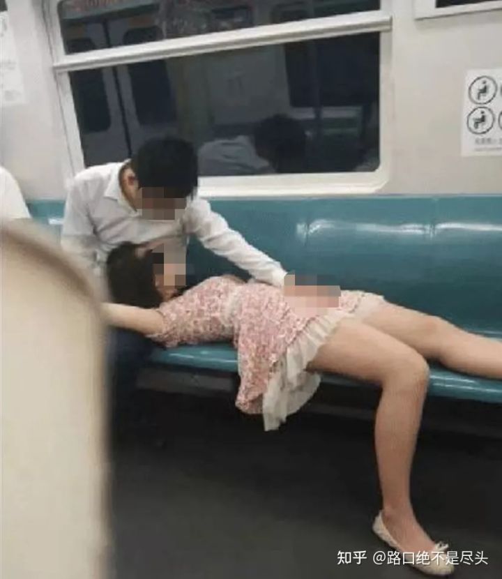 溫州星巴克上演精彩一幕，不雅行為被“現場直播”：別把不要臉，當成性解放！(圖6)