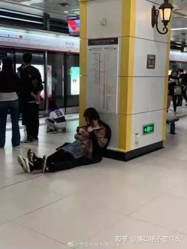 溫州星巴克上演精彩一幕，不雅行為被“現場直播”：別把不要臉，當成性解放！(圖9)