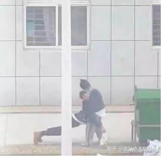 溫州星巴克上演精彩一幕，不雅行為被“現場直播”：別把不要臉，當成性解放！(圖8)