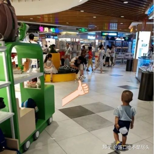 溫州星巴克上演精彩一幕，不雅行為被“現場直播”：別把不要臉，當成性解放！(圖12)