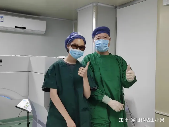 泉州全飛秒近視手術,高顏值小姐姐微笑摘鏡,術后雙眼視力1.2!(圖2) 泉州全飛秒近視手術,高顏值小姐姐微笑摘鏡,術后雙眼視力1.2!(圖2)