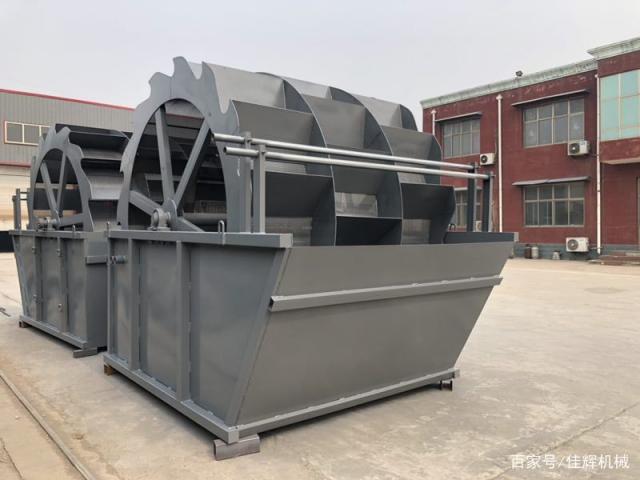 滾筒篩沙機(jī)振動篩沙石機(jī)輪胎式破碎機(jī)洗砂機(jī)脫水篩(圖4) 滾筒篩沙機(jī)振動篩沙石機(jī)輪胎式破碎機(jī)洗砂機(jī)脫水篩(圖4)
