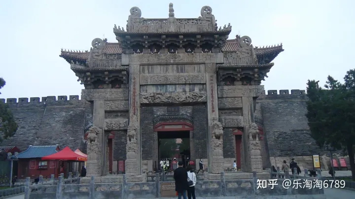 泰安：它是帝王封禪祭祀典禮之地，神秘威嚴(yán)，竟曾住著神仙一家！(圖2)