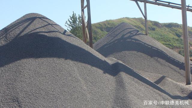 河卵石石子制砂生產線:一個非常掙錢的投資項目(圖1) 河卵石石子制砂生產線:一個非常掙錢的投資項目(圖1)