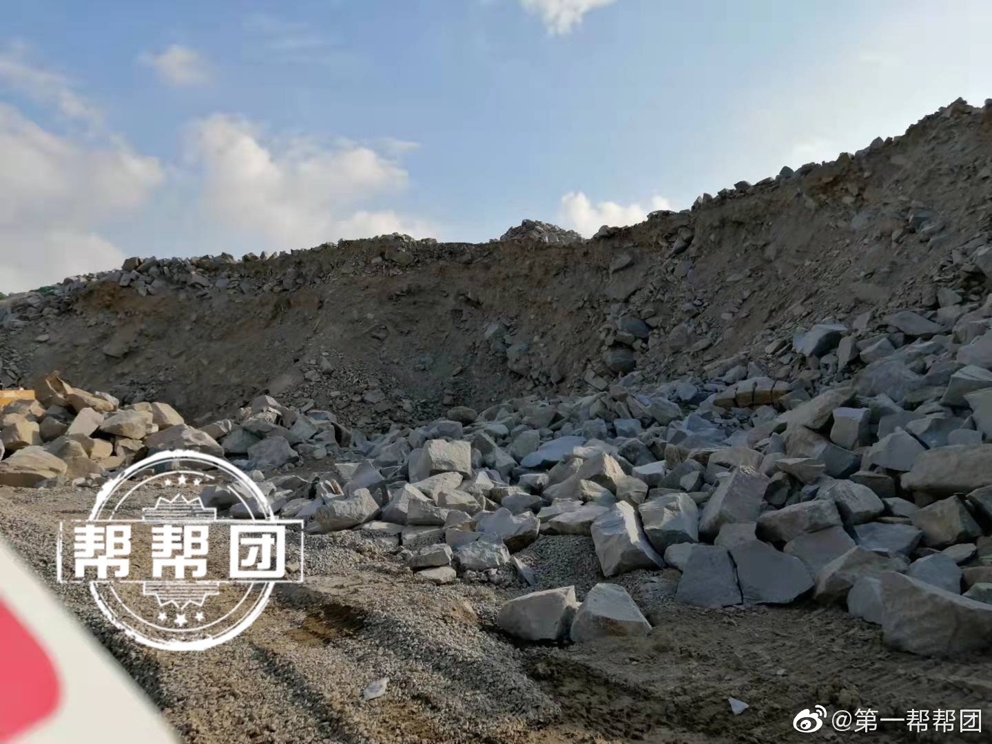 石子加工廠噪音擾民又污染環(huán)境，環(huán)境部門現(xiàn)場(chǎng)叫停！(圖7)