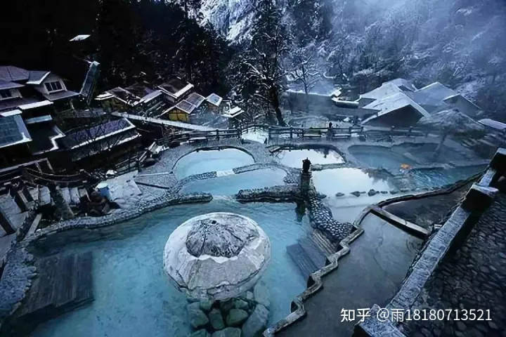 【收藏】四川溫泉旅游大全，四川十大溫泉，四川泡溫泉去哪里？四川溫泉度假村有哪些？四川冬季泡溫泉的好去處好地方在哪里？泡溫泉的注意事項(xiàng)有哪些？(圖2)