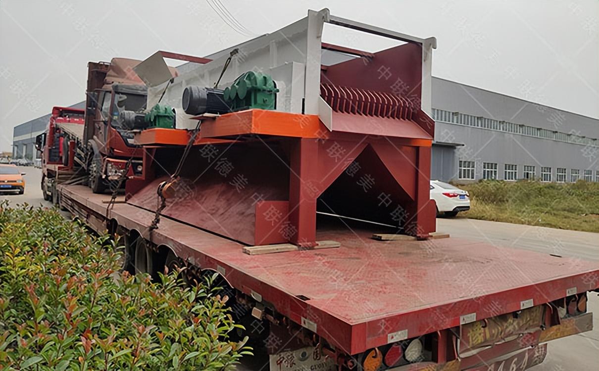 移動(dòng)式泥石分離機(jī)解決建筑垃圾處理難題(圖1) 移動(dòng)式泥石分離機(jī)解決建筑垃圾處理難題(圖1)