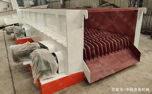 移動(dòng)式泥石分離機(jī)的成本費(fèi)用相對(duì)于傳統(tǒng)生產(chǎn)線的費(fèi)用要少得多(圖1) 移動(dòng)式泥石分離機(jī)的成本費(fèi)用相對(duì)于傳統(tǒng)生產(chǎn)線的費(fèi)用要少得多(圖1)