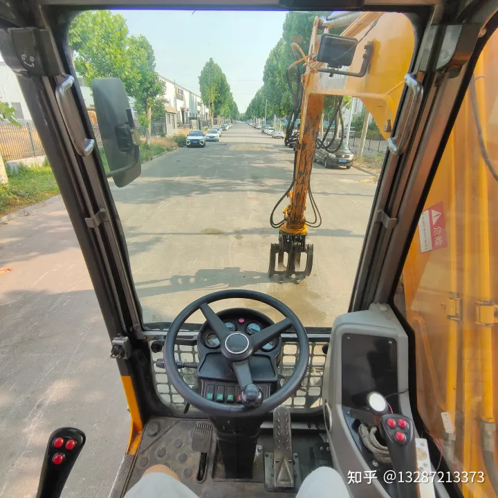 犀牛85型號二手輪式抓木機(jī)圖片旋轉(zhuǎn)裝載機(jī)炮頭機(jī)棉花夾抓按樹抓樹根挖挖機(jī)抓竹子便宜抓垃圾個(gè)人一手抓石頭抓棉花抓秸稈抓鋼機(jī)圖片抓草垛抓顆粒設(shè)備(圖5) 犀牛85型號二手輪式抓木機(jī)圖片旋轉(zhuǎn)裝載機(jī)炮頭機(jī)棉花夾抓按樹抓樹根挖挖機(jī)抓竹子便宜抓垃圾個(gè)人一手抓石頭抓棉花抓秸稈抓鋼機(jī)圖片抓草垛抓顆粒設(shè)備(圖5)