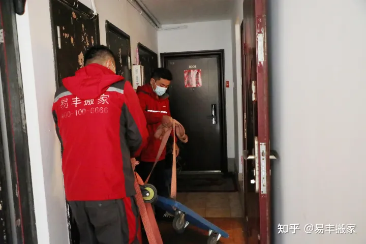 昆明搬鋼琴貴嗎？昆明搬鋼琴一般多少錢(qián)？易豐搬家來(lái)揭秘！(圖1)